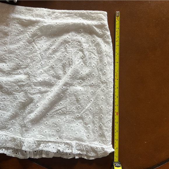 🔥 Trendy 🔥 White Eyelet Mini Skirt, “Mi Ami”, Size L - Picture 7 of 10